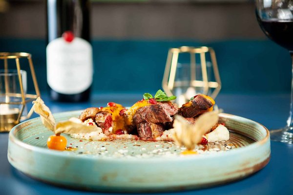 Quelles villas en Corse proposent un chef privé pour déguster des spécialités locales?