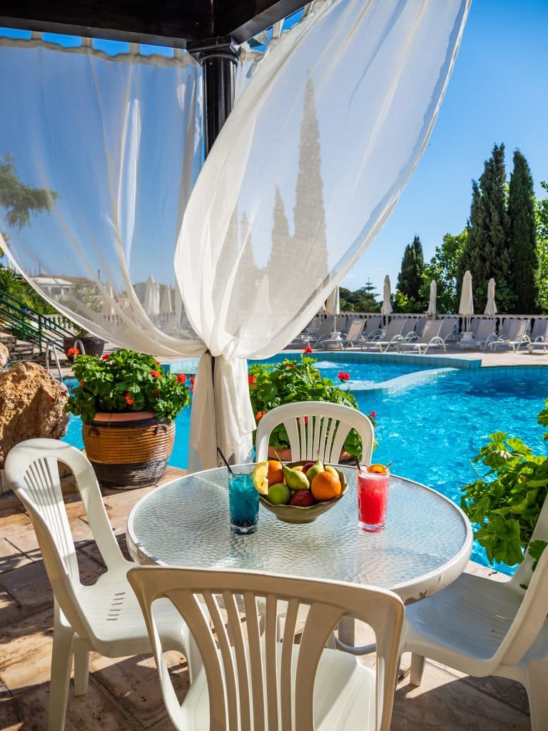 Pourquoi les hôtels avec piscine intérieure vont au-delà de la simple natation pour offrir une expérience mémorable ?