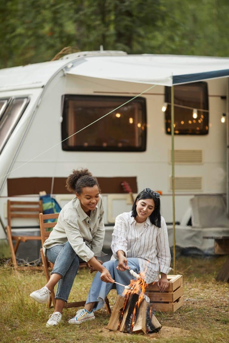 Quelle est l’efficacité des douches solaires portables pour le camping et quelle marque choisir ?